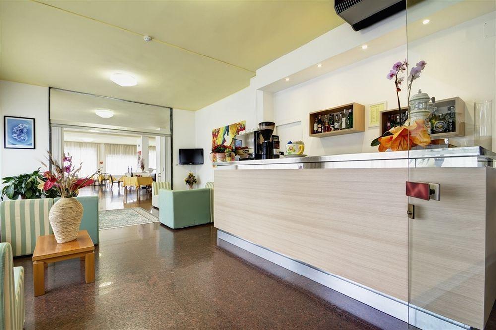 Hotel Virginia Діано-Марина Екстер'єр фото