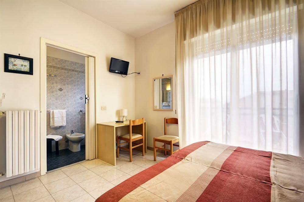 Hotel Virginia Діано-Марина Екстер'єр фото
